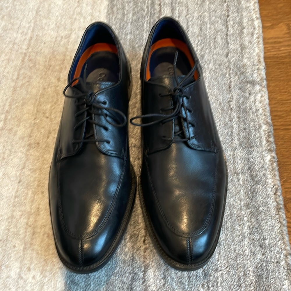 Men’s Cole Haan size 8.5 like new condition black dress shoes